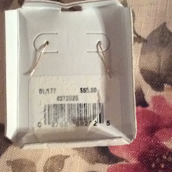 14Kt. Gold Mother of Pearl earrings NWT - Picture 3 of 4